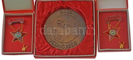 1982. KISZ Védnökség - DV Konverter 1978-1982 öntött bronz emlékérem eredeti tokban + ~1970. Kiváló Dolgozó kitüntetés miniatűrrel eredeti tokban (2db) T:AU,XF