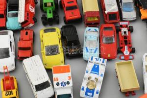 Cca. 75 db játék autó, vegyes méret és állapot, közte értékesebb gyűjtői darabokkal