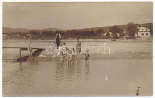 1924 Moreni, Badende Kindern in die Krikov (Cricov) / bathing children in the Cricov river. photo (cut)