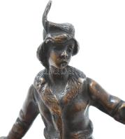 Korcsolyázó lányka. Bronz szobor. Jelzés nélkül 16 cm