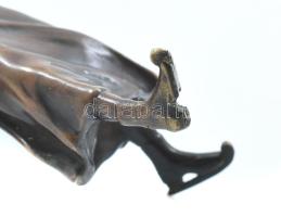 Korcsolyázó lányka. Bronz szobor. Jelzés nélkül 16 cm