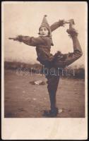 1929 Torda, táncoló lány jelmezben, fotólap, 13,5×8,5 cm