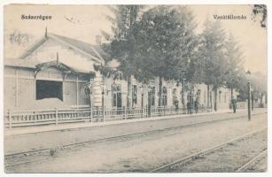 Szászrégen, Reghin; vasútállomás / railway station + 1940 Szászrégen visszatért So. Stpl. (kis szakadás / small tear)