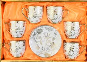 Hat személyes kávés csésze és alj készlet (össz. 12 db), fehér alapon arany mintával. Matricás, jelz...