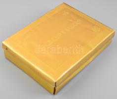 Hat személyes kávés csésze és alj készlet (össz. 12 db), fehér alapon arany mintával. Matricás, jelz...