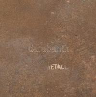 Ezüst (Ag) pudrié, virág díszítményekkel, sérült, jelzett, d: 9 cm, nettó: 71 g