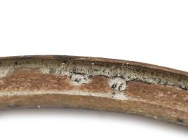 Ezüst (Ag) pudrié, virág díszítményekkel, sérült, jelzett, d: 9 cm, nettó: 66 g