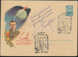 Jurij Alekszejevics Gagarin (1934-1968) szovjet űrhajós autográf sorai és aláírása alkalmi borítékon / Autograph lines and signature of Yuriy Alekseyevich Gagarin (1934-1968) Soviet astronaut on special cove