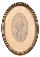 cca 1900 Férfi egészalakos portréja, fotó, ovális, üvegezett fa keretben, a paszpartun ázásnyomokkal, teljes méret: 16x11 cm
