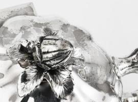 Ezüst (Ag) rózsás, makkos tea kiöntő szett, jelzett, m: 10-22 cm, nettó: 1360 g