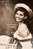 32 db külföldi és magyar színészeket ábrázoló fotó, 9,5×6,5 cm