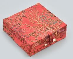 Kínai pecsétnyomó készlet. Pecsétnyomó (faragott kő) porcelán pecsétviasz tartó tálka, pecsétviasz, ...