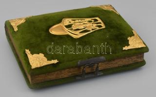 Régi fotóalbum, aranyozott veretekkel, korához képest megkímélt állapotban, 26x21x6 cm, fotótartó mé...