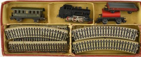 Vintage Märklin vasútmodell (mozdony, 3 db szerelvény, sínek), kopásokkal, eredeti, sérült dobozában...