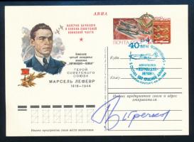 Azonosítatlan szovjet űrhajós aláírása emléklapon / Signature of a Soviet astronaut on card