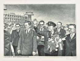 Tassy Béla (1942- ): Gagarin Magyarországon. Rézkarc, papír, jelzett, 29x39 cm