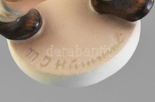 Hummel kisfiú, kerámia figura. Kézzel festett, jelzett, kis kopással, 10,5 cm