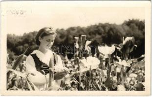 1942 Kisbacon, Batanii Mici; erdélyi folklór / Transylvanian folklore. photo