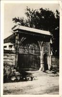 Tusnádfürdő, Baile Tusnad; Székelykapu, erdélyi folklór / Poarta secuiasca / Transylvanian wood carved gate. Gáll Béla photo (EK)