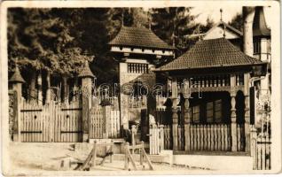 1942 Szováta, Sovata; Bernády villa, székelykapu. Körtesi Károly fényképész felvétele és kiadása / Poarta secuiasca / villa, Transylvanian wood carved gate (EK)