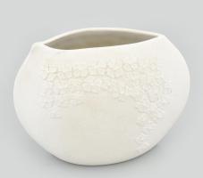 Tirschenreuth porcelán váza, fehér mázas/biszkvit, plasztikus virágdíszítéssel. Jelzett, minimális kopással, 9,5x12,5 cm