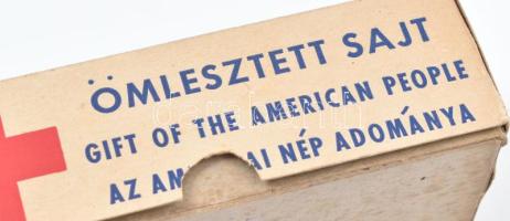 Papír doboz, "Ömlesztett sajt / Gift of the American people" felirattal, kissé foltos, 6,5...
