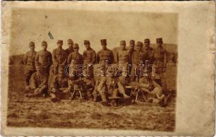 1918 Szentendre, osztrák-magyar katonák csoportképe gépfegyverekkel / WWI K.u.k. military group photo, soldiers with machine guns (fa)