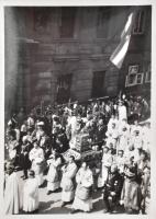 1938 Budapest, Szent Jobb körmenet a Várban, fotó, 8,5×6 cm