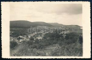 cca 1940 Pilisszentlászló fényképe madártávlatból, elküldött fotólap, 8,5×13 cm