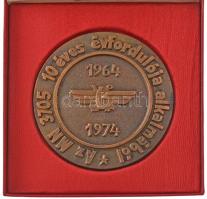 1974. Az MN 3705 10 éves évfordulója alkalmából 1964-1974 egyoldalas bronz emlékérem eredeti tokban (85mm) T:AU