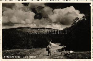 1942 Hargitafürdő, Hargitha-Bai; út részlet, kirándulók, turisták / road, hikers, tourists (EK)