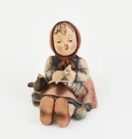 Hummel Goebel figura, kötögető kislány, kézzel festett fajansz, jelzett, hibátlan, m: 9 cm