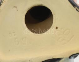 Hummel Goebel figura, kötögető kislány, kézzel festett fajansz, jelzett, hibátlan, m: 9 cm