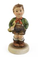 Hummel Goebel figura, kisfiú trombitával, kézzel festett fajansz, jelzett, hibátlan, m: 13 cm