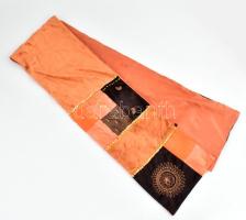 Indiai narancssárga-fekete mintás stóla, 158 cm hosszú. Szép állapotban.
