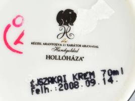 Hollóházi Szász Endre által tervezett porcelán tégely. Matricás, jelzett, kis kopásokkal. 5x6 cm