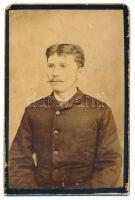 cca 1885 Férfi keményhátú portréja, Chrijasztel Ignác szolnoki műterméből, hátoldalon kézzel jelzett, 10,5×6,5 cm
