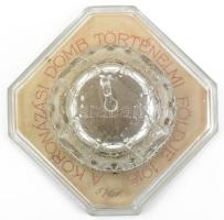 1916 Monarchia-kori koronázási emléktárgy. A magyar királyi korona öntött üveg modellje, benne a kor...