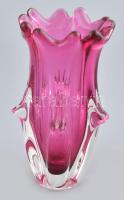 Chribska cseh művészi üveg váza. Terv: Josef Hospodka, pink, kézzel készített üveg. Jelzés nélkül: Bohémia, hibátlan, d: 14 cm
