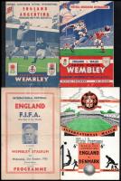 cca 1950-58 Angol labdarúgó válogatott 17 db meccsfüzete (Brazília, Németország, Szovjetúnió, Ausztr...