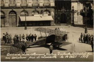Avion de chasse allemand Biplane 2 mitrailleuses capturé par nos aviateurs pres de Luneville le 14 Aout 1918 / WWI French military, captured German fighter aircraft (vágott / cut)