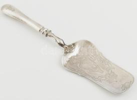Ezüst (Ag) szervírozó lapát, gravírozott díszítéssel, Dianás jelzéssel, XIX. sz vége, SH mesterjeggyel 98 g, 30 cm