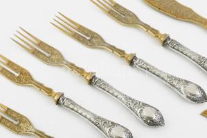 Ezüst (Ag) nyelű, aranyozott süteményes villa és kés készlet gazdagon díszített nyéllel, jelzettek 2...