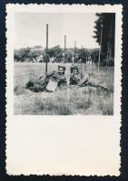 cca 1950 Női harckocsizók teljes felszerelésben, fotó, 9x6 cm