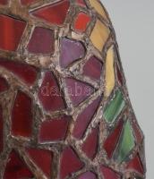 Tiffany jellegű lámpa, bordó, zöld, karamell színű ólomüveg búrával, kopásokkal, m: 44 cm