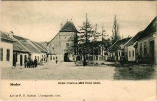 1910 Modor, Modra; Deák Ferenc utca, felső kapu. Solomon és Engel üzlete. Levius P.S. kiadása / street, gate