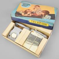 Telefon, eredeti dobozában, kopásnyomokkal