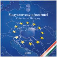 2004. 1Ft-100Ft (8xklf) forgalmi sor szettben, benne 2004. 50Ft Magyarország az EU tagja T:BU belső tok ragasztása részben elengedett Adamo FO38