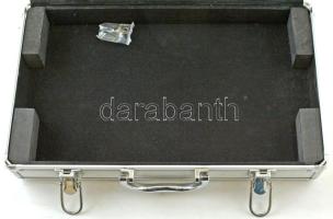 Alumínium érmetartó koffer kivehető tálcák nélkül, kulcsokkal, újszerű állapotban