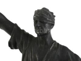 AB(?) jelzéssel: Szabadságharcos. Ón szobor, fa talapzaton. Jelzett a talapzaton, kisebb felületi sé...